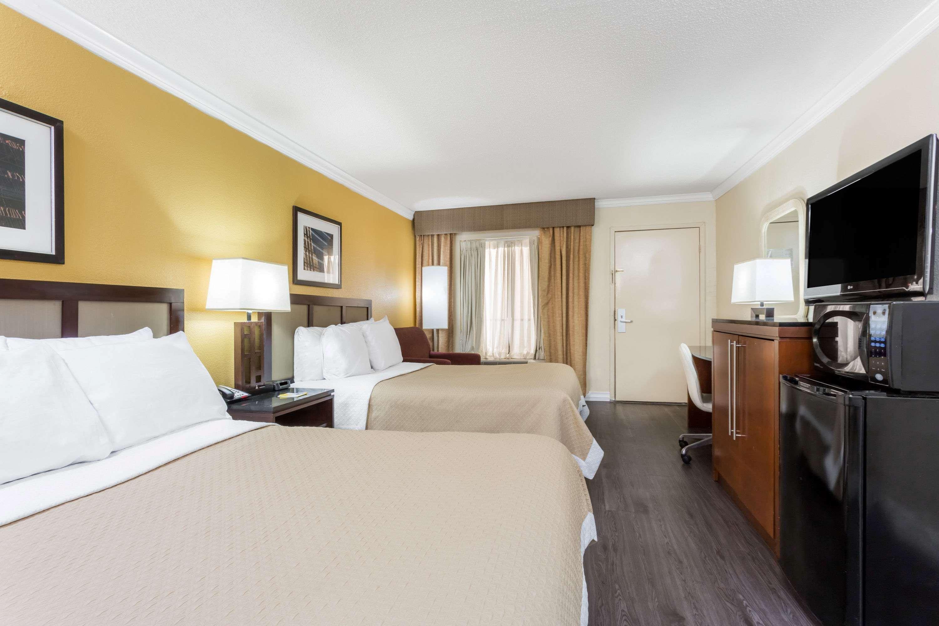 Days Inn By Wyndham Pensacola - Historic Downtown Esterno foto
