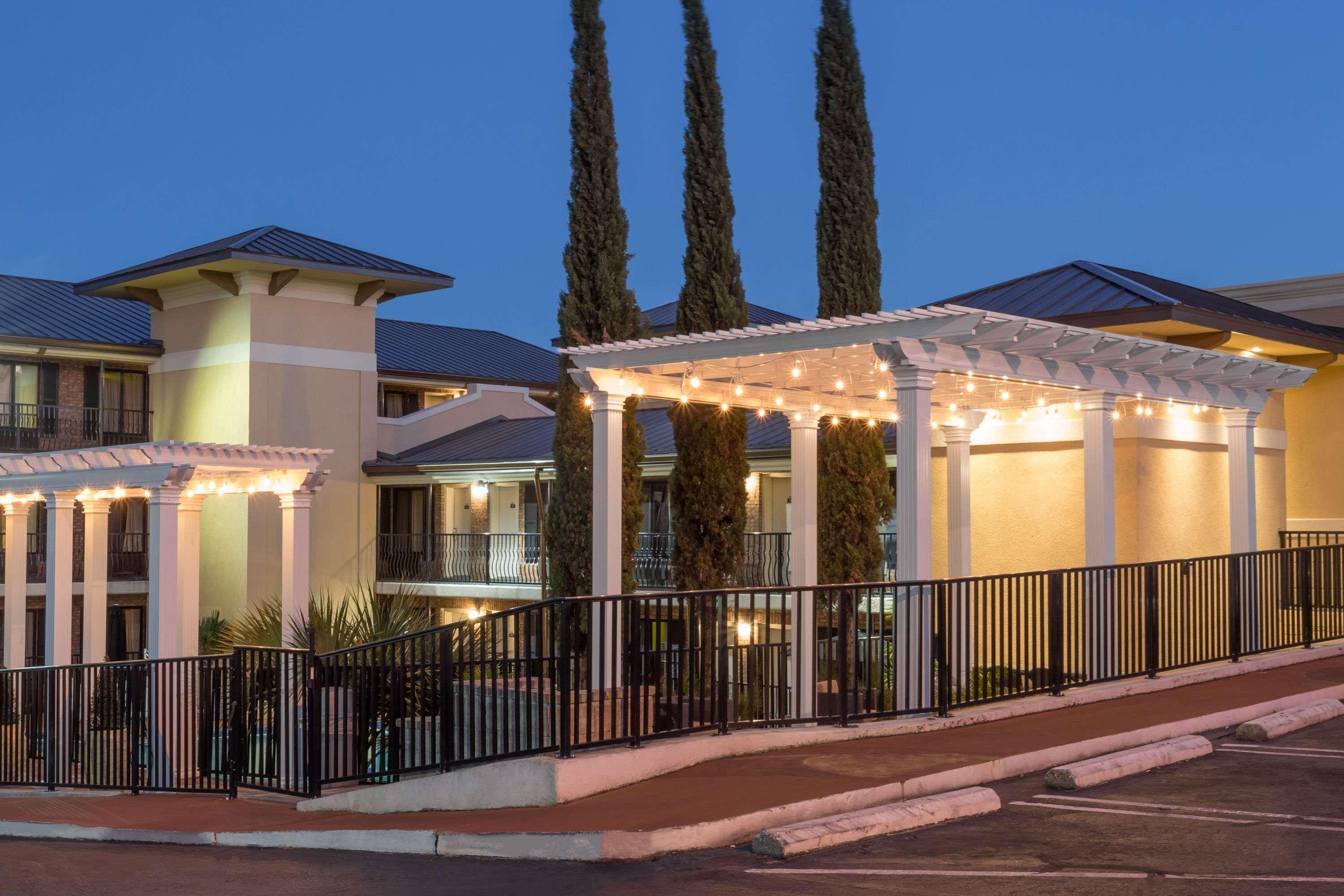 Days Inn By Wyndham Pensacola - Historic Downtown Esterno foto