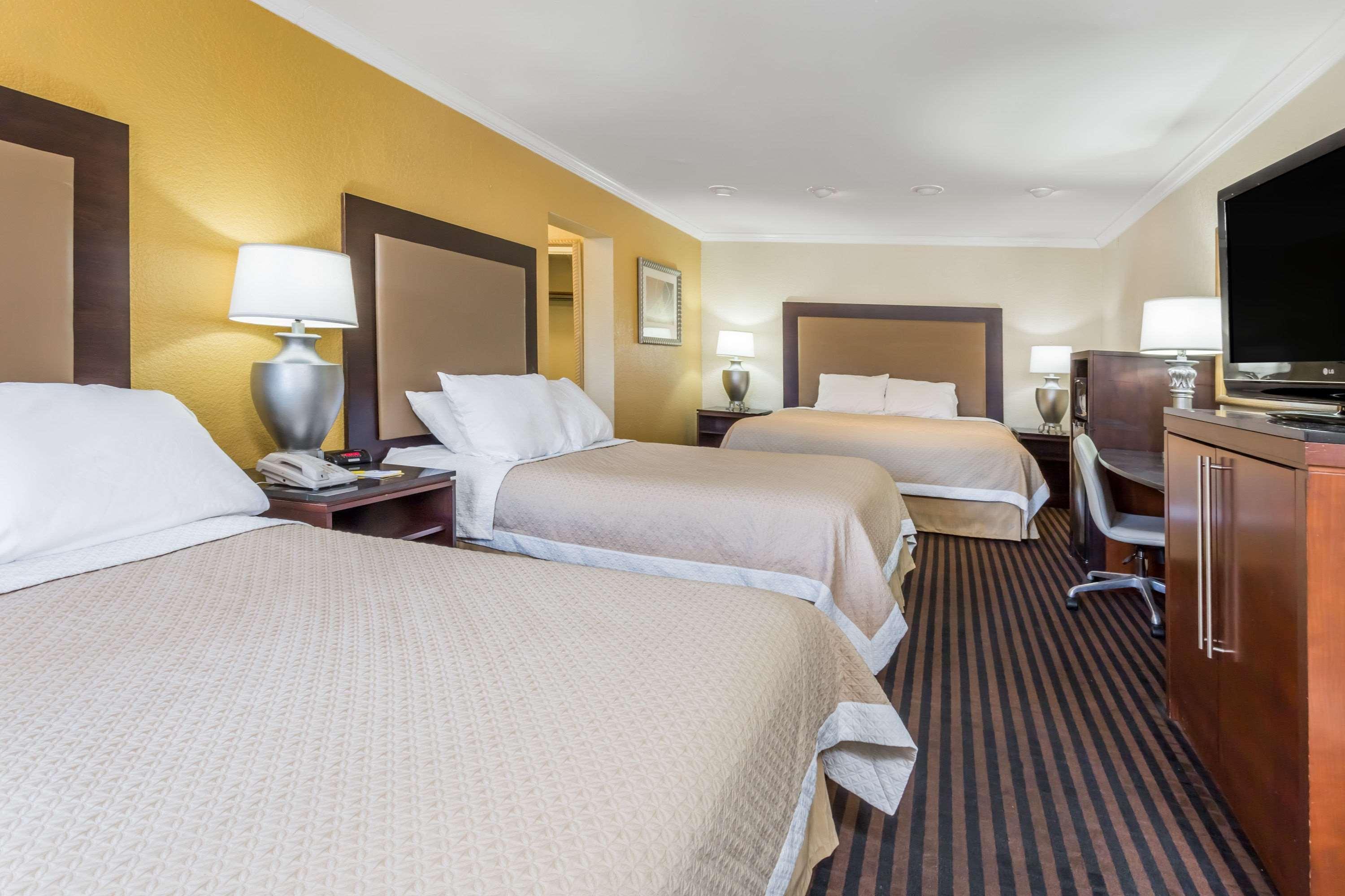 Days Inn By Wyndham Pensacola - Historic Downtown Esterno foto