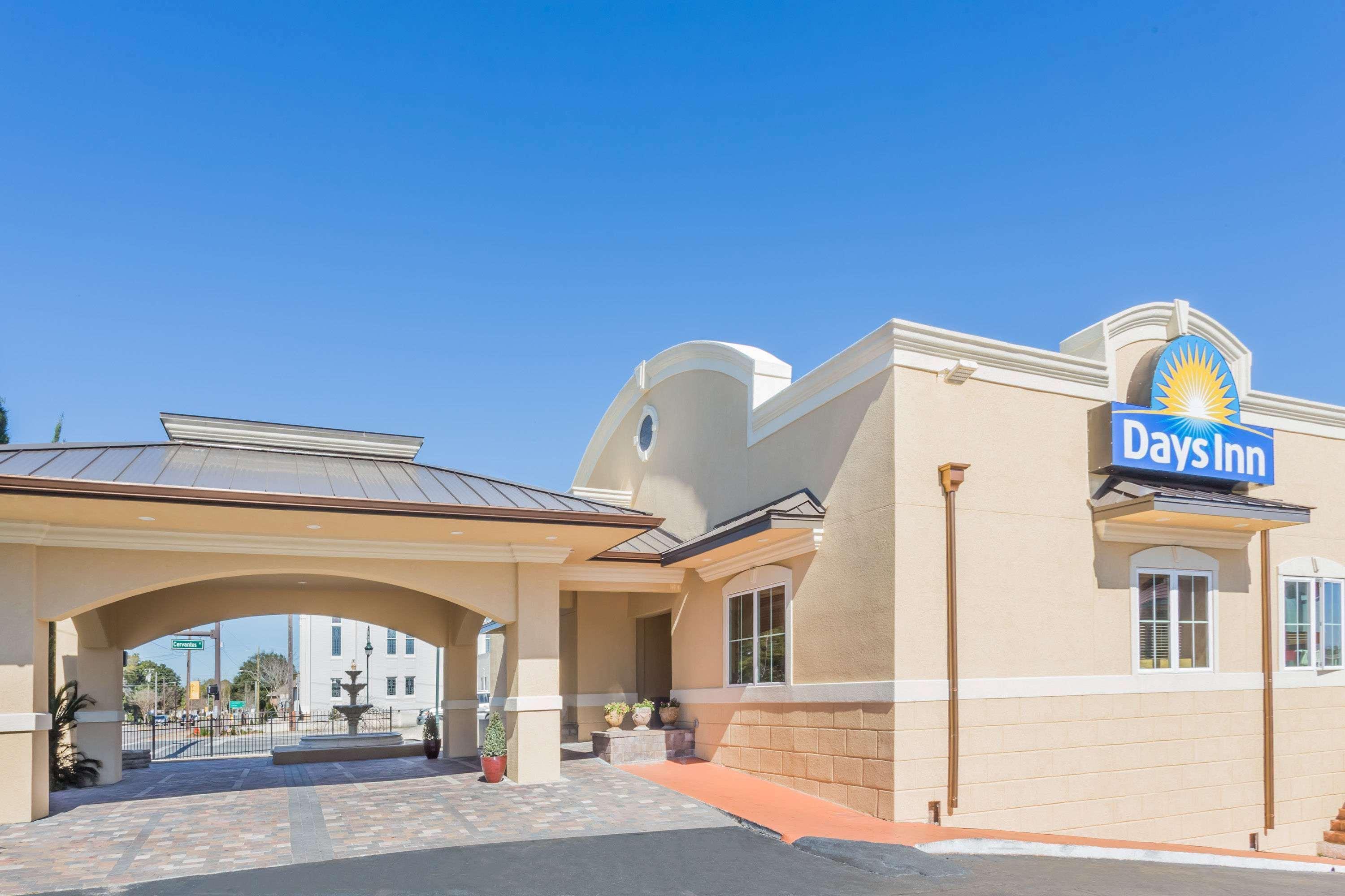 Days Inn By Wyndham Pensacola - Historic Downtown Esterno foto