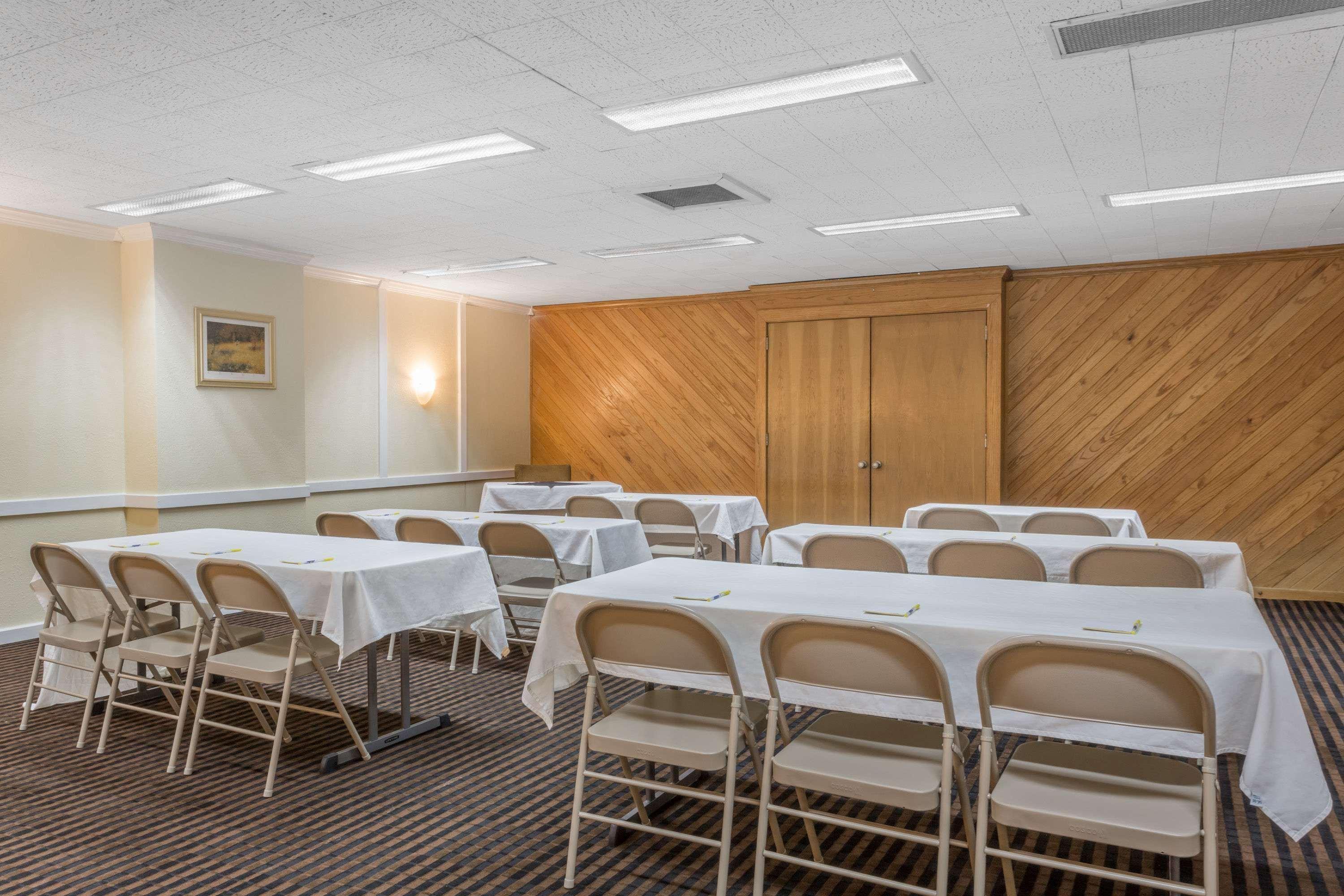 Days Inn By Wyndham Pensacola - Historic Downtown Esterno foto