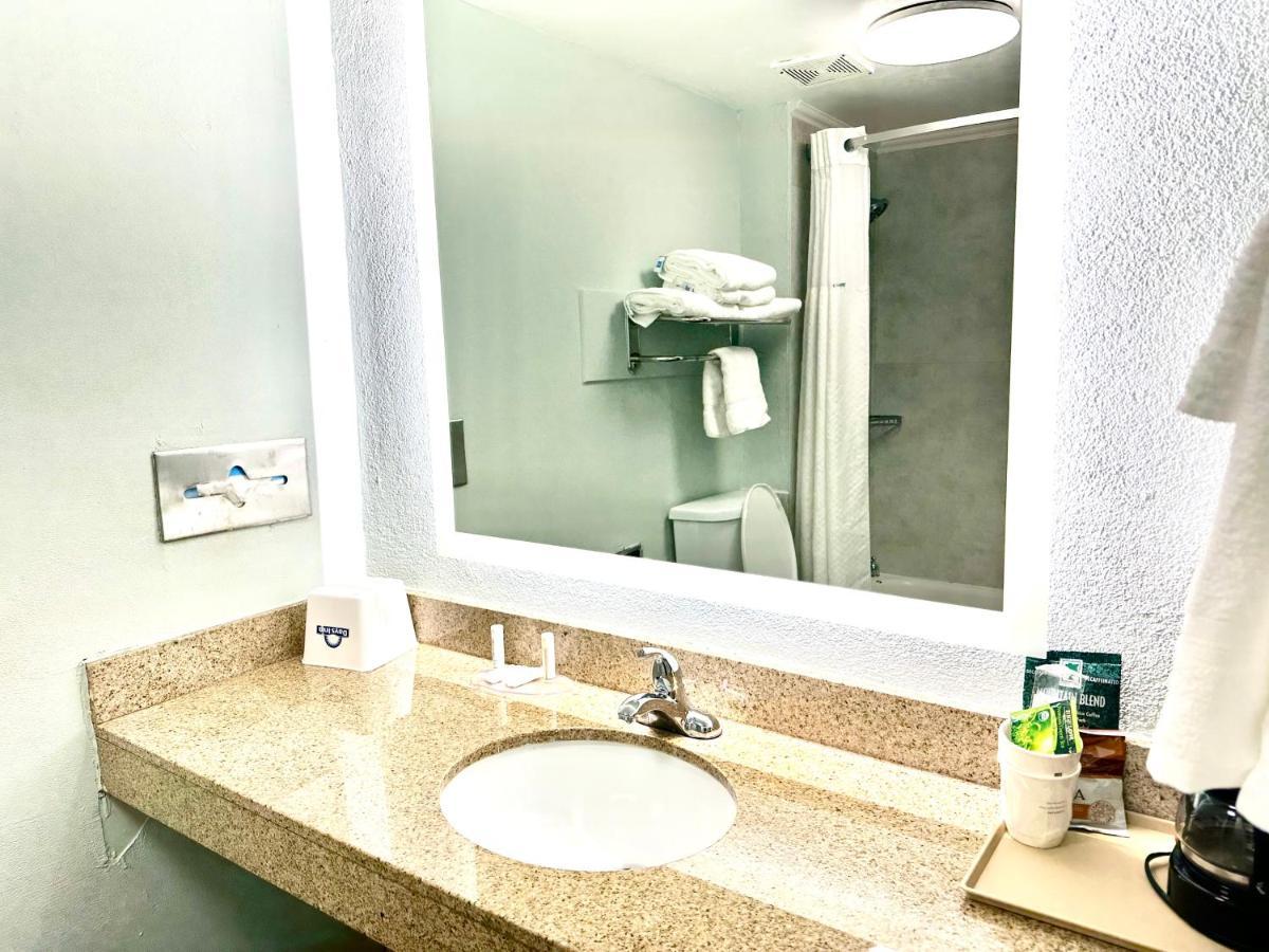 Days Inn By Wyndham Pensacola - Historic Downtown Esterno foto