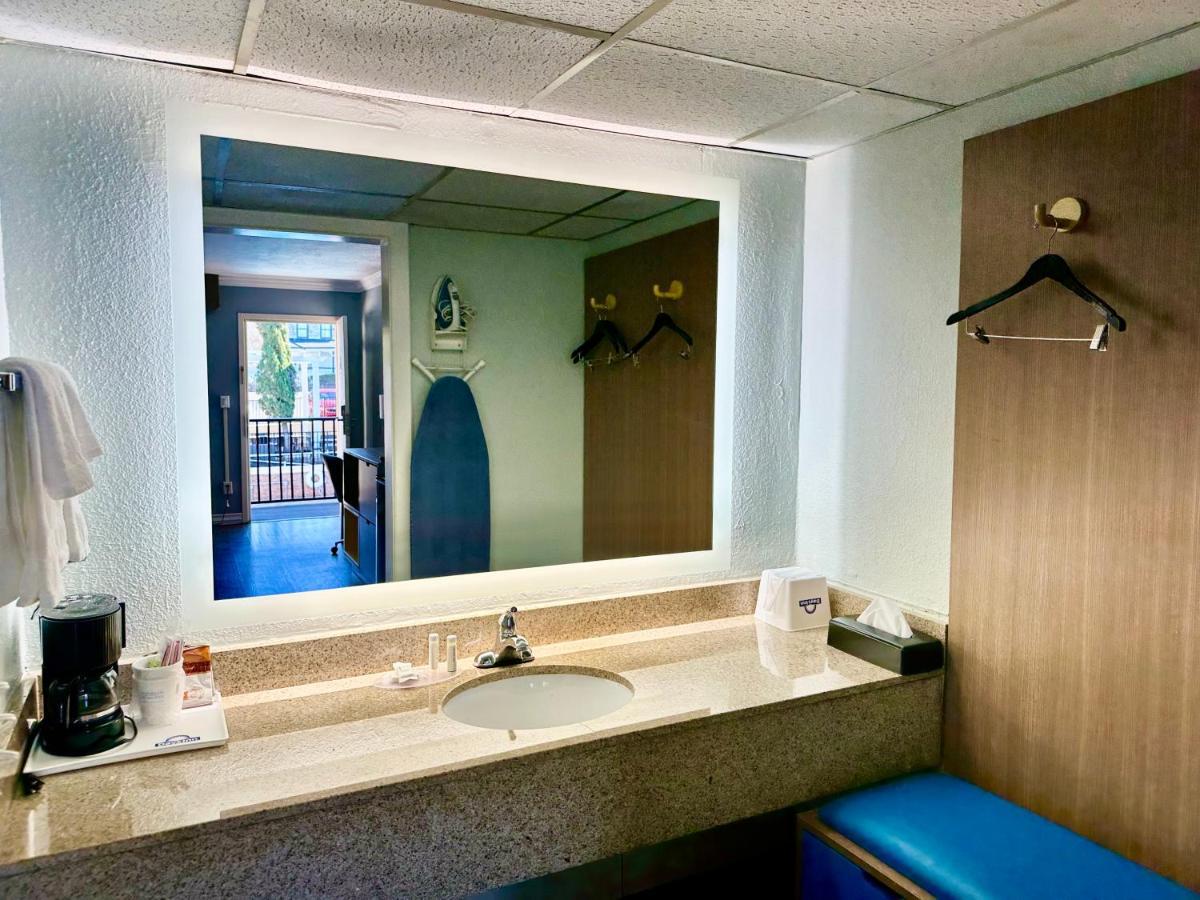 Days Inn By Wyndham Pensacola - Historic Downtown Esterno foto