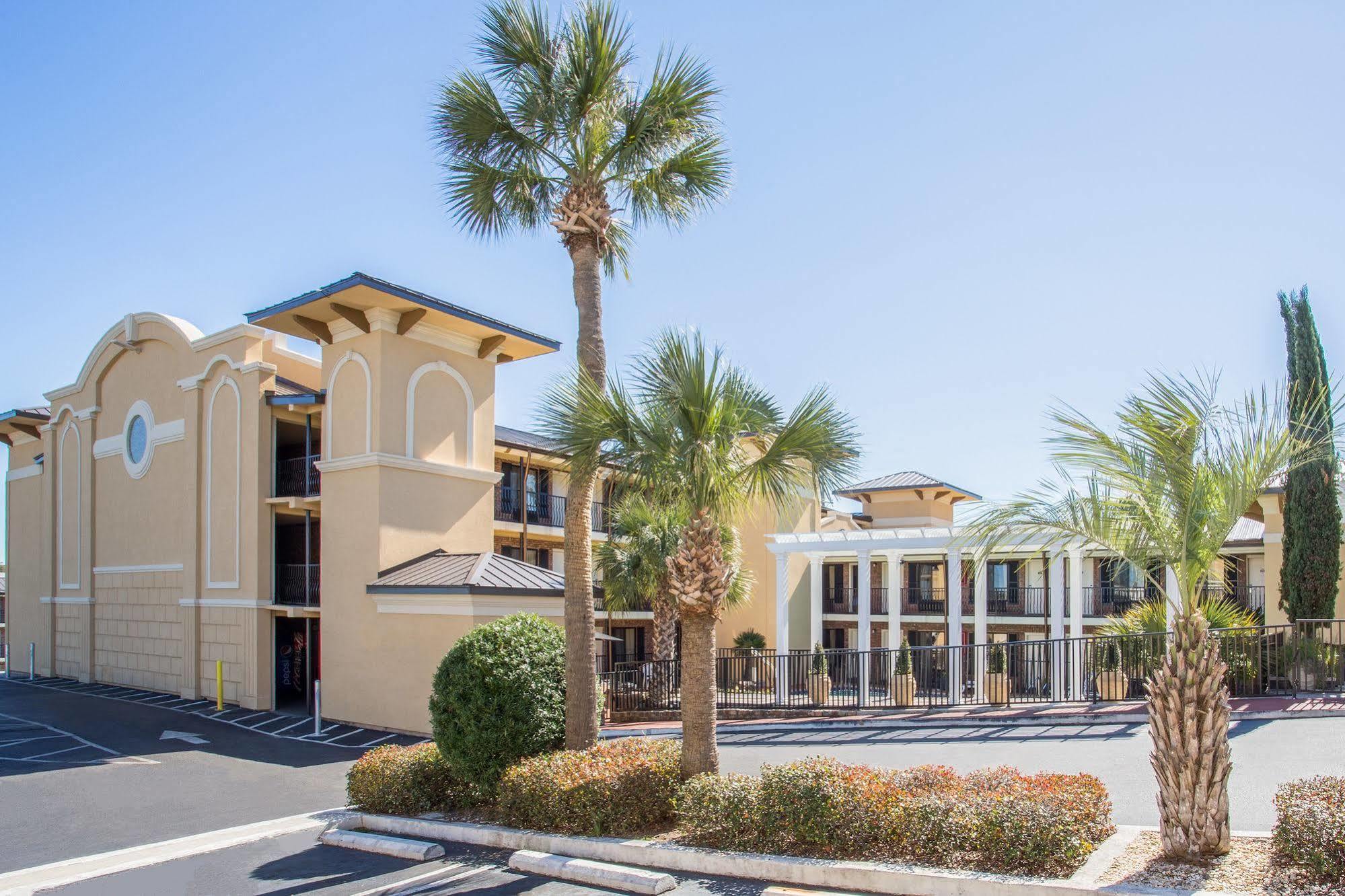 Days Inn By Wyndham Pensacola - Historic Downtown Esterno foto